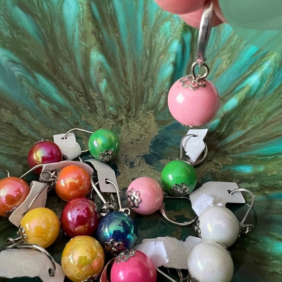 Earring Lot! Lot of 8 dangle ball earrings. - Picture 10 of 10